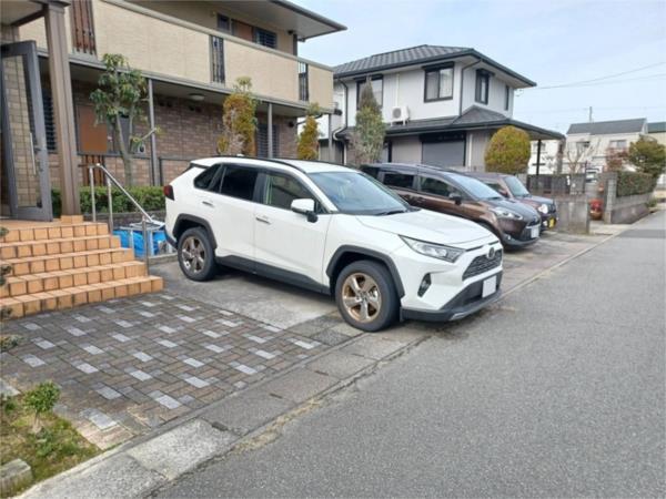 リビングタウン西野 駐車場