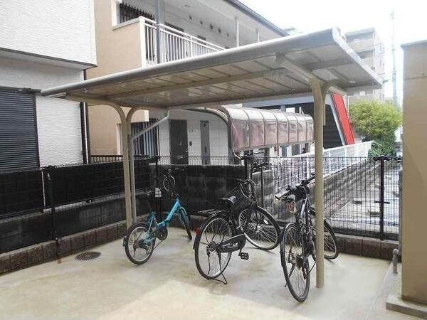 レオパレスターク 駐車場