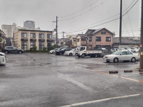 レオパレスLiberty 駐車場