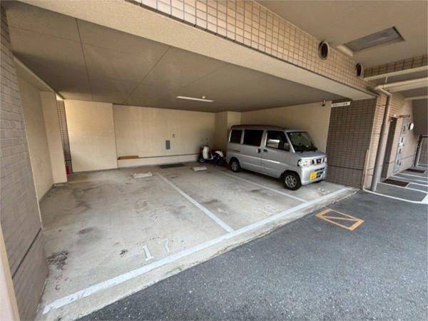 ユーコート武庫之荘 駐車場