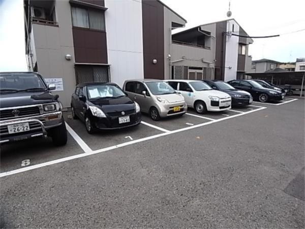 シーサイドSKYハイツ 駐車場