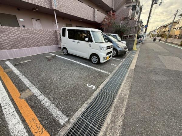 キャトルセゾン 駐車場