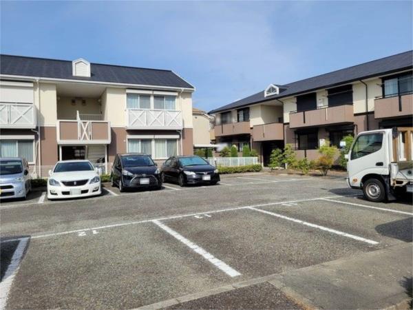 アベニュータツミ 駐車場