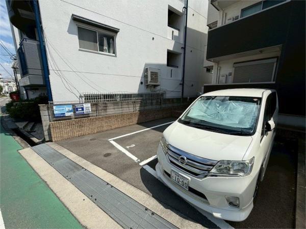 フジパレス園田VI番館 駐車場