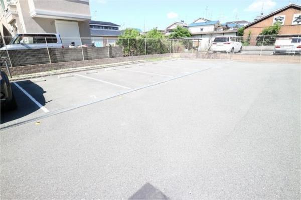 ル・ソレイユ 駐車場