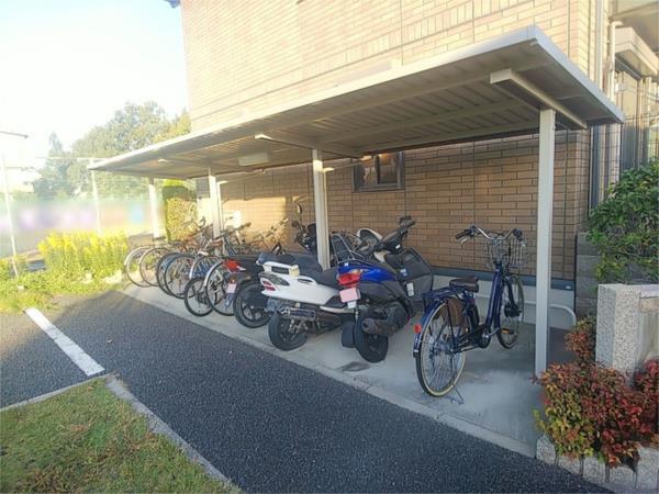 ル･ラルゴ 駐車場