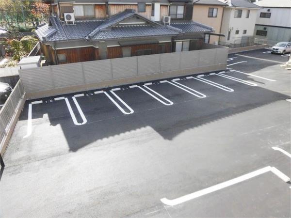 サンヒルズ・ラフォーレII 駐車場