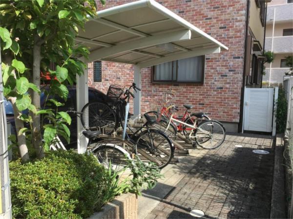ローズコーポ荒牧 駐車場