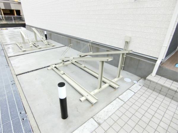 リブリ・尼崎メゾン 駐車場