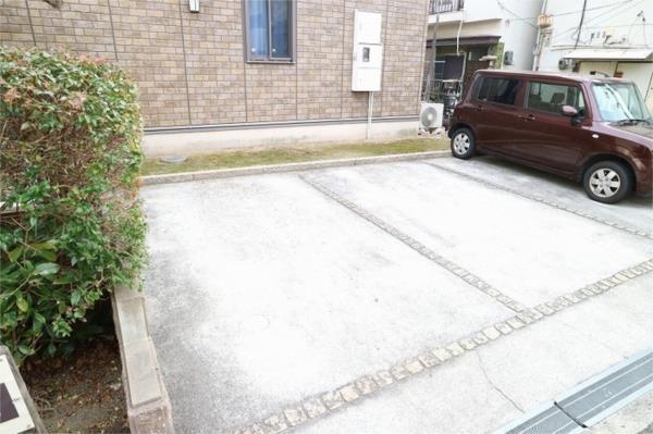 モンテローザ 駐車場