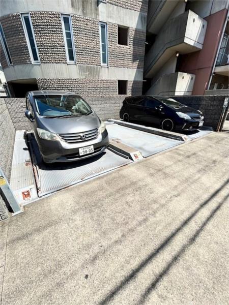 Y’sコート蘭びっく 駐車場