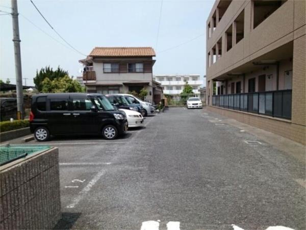 ミッテル・ハウス 駐車場