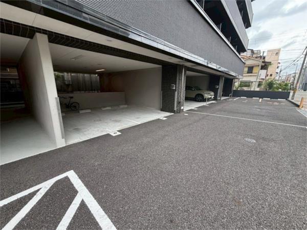 プレサンス塚本ミッドマーク 駐車場