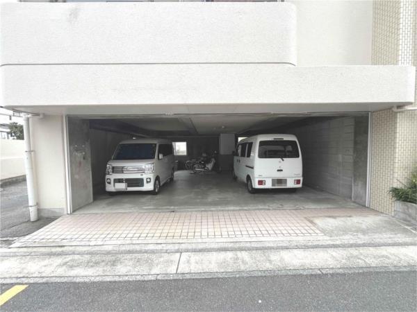 ネオライフ伊丹 駐車場