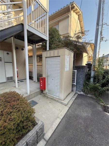 レオパレス近松II エントランス