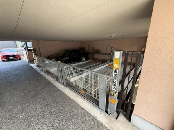 タッチ塚口 駐車場