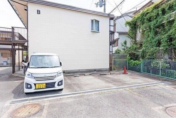 乾ハイツB棟 駐車場