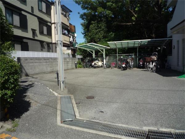ハイツ寺本 駐車場
