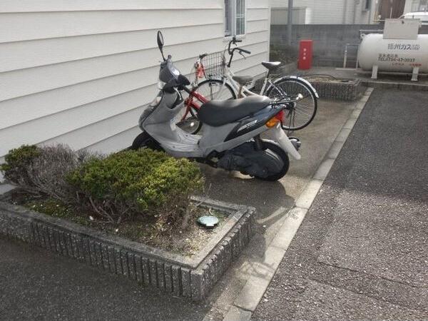 EVAHII 駐車場
