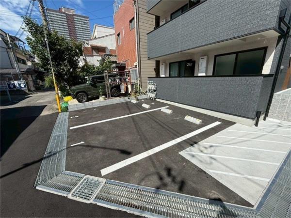 ルミナス尼崎 駐車場