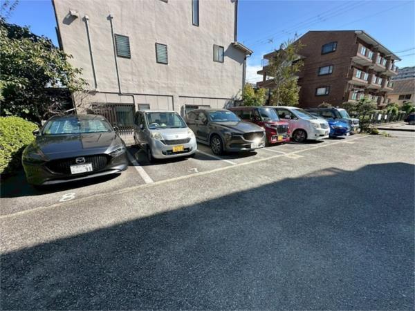 甚樹園マンション弍番館 駐車場