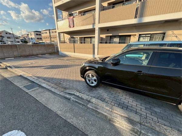 ロードス’９３ 駐車場