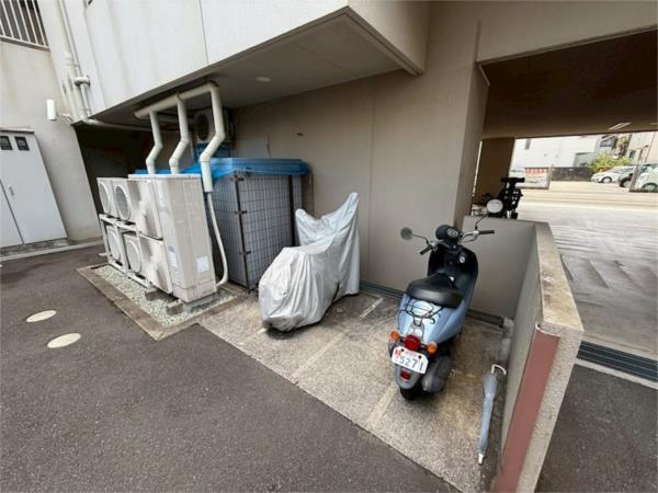 メゾン　サクラ 駐車場