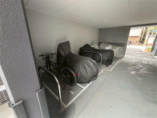 プレサンス塚本ミッドネクスト 駐車場
