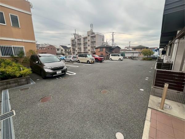 カーサヴィオーラ 駐車場
