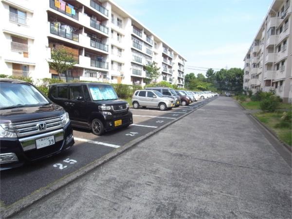 狩口台住宅42号棟 駐車場