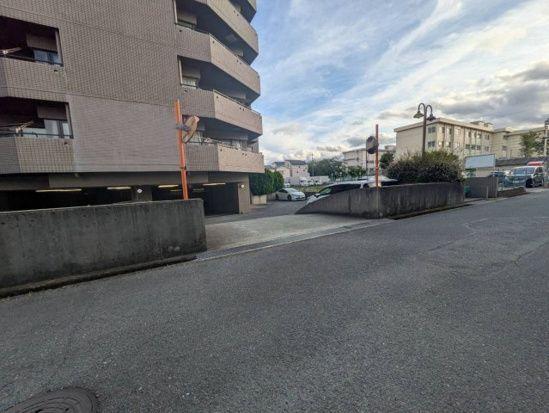 イーリス武庫之荘 駐車場