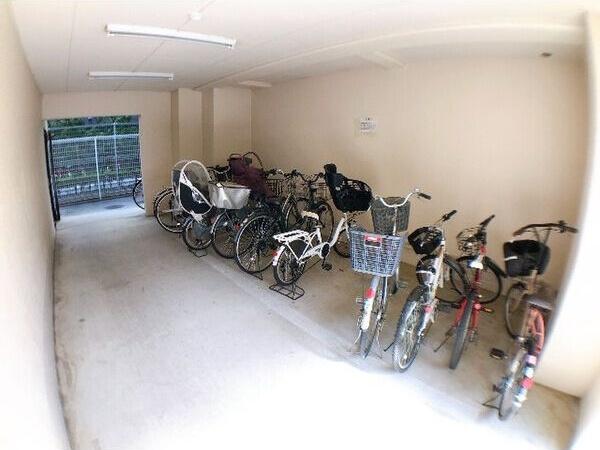 ラポール武庫之荘 駐車場