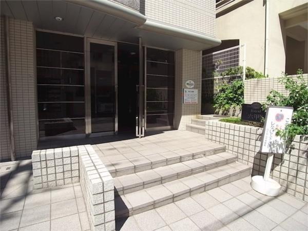 ロイヤル六甲駅前（303） 駐車場