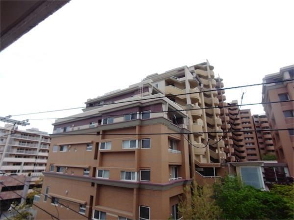 ドルフ西岡本 エントランス