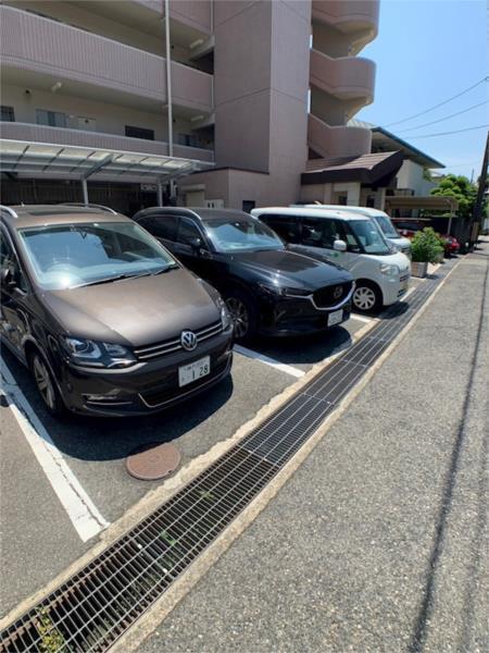 レ・ブローニュ 駐車場
