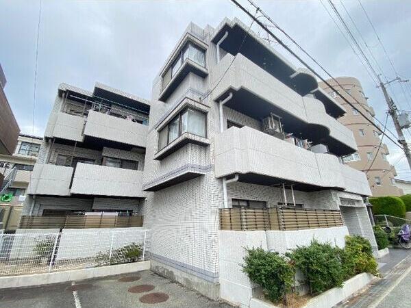 コートラヴィーニア 外観
