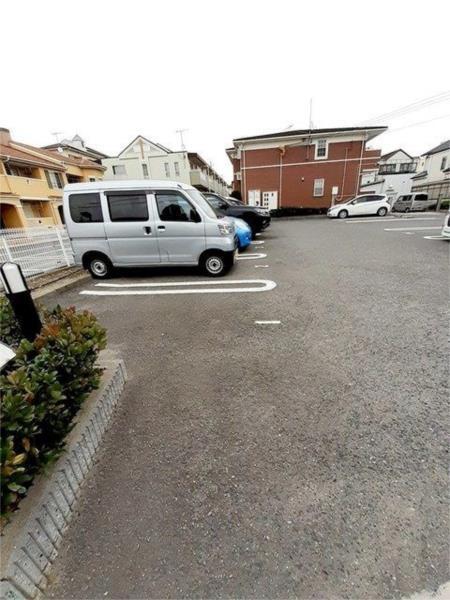 ルナ　パレス　Ａ 駐車場