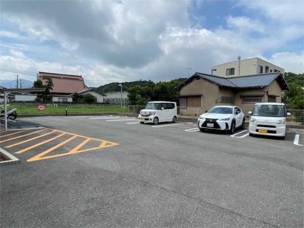 レジデンスひかり 駐車場