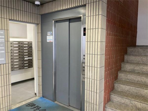 伊丹くれたけビル エントランス