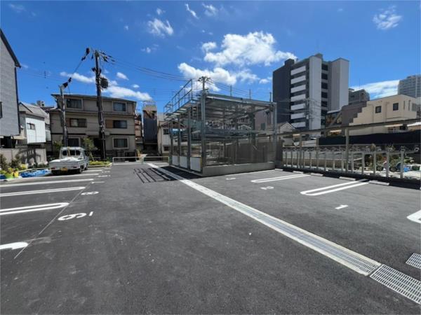 セレニテ西元町アリエ 駐車場
