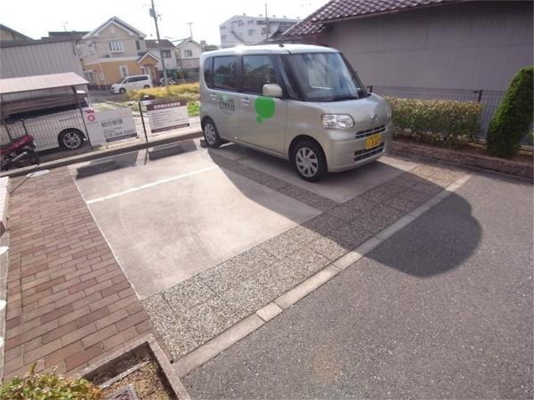 アルスクレストII2棟 駐車場