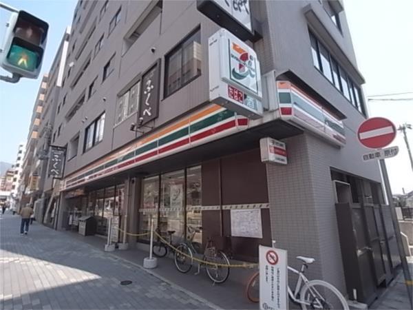 セブンイレブン神戸備後町3丁目店：117m