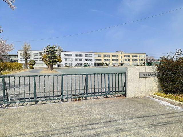 一宮市立　起小学校：800m