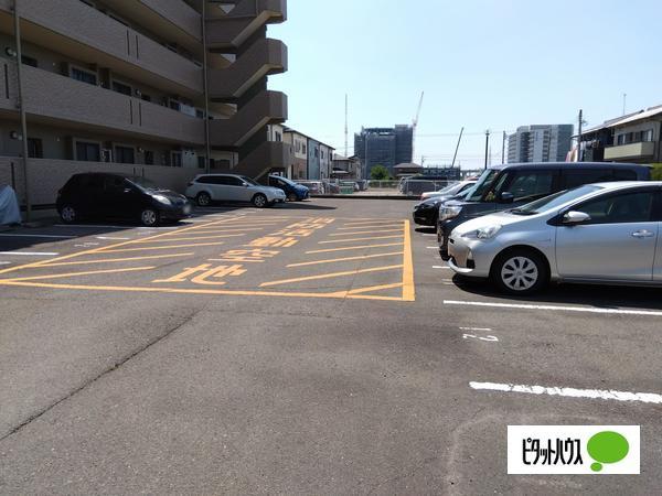 キャッスルハイツ西一宮 駐車場
