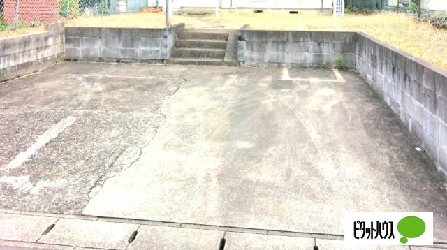 若宮2丁目テラスハウス 駐車場