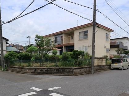 前面道路含む外観写真