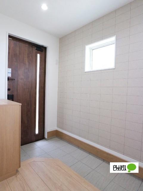 古市場　新築戸建 玄関