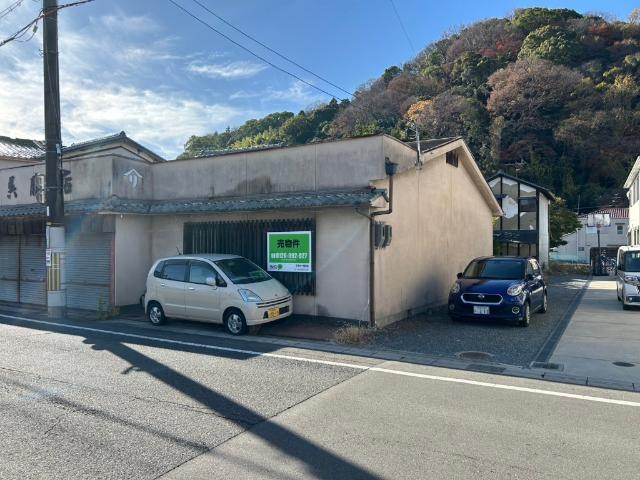 前面道路含む現地外観写真