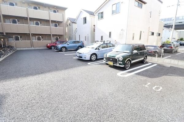グランドソレーユBABAⅢ（105） 駐車場