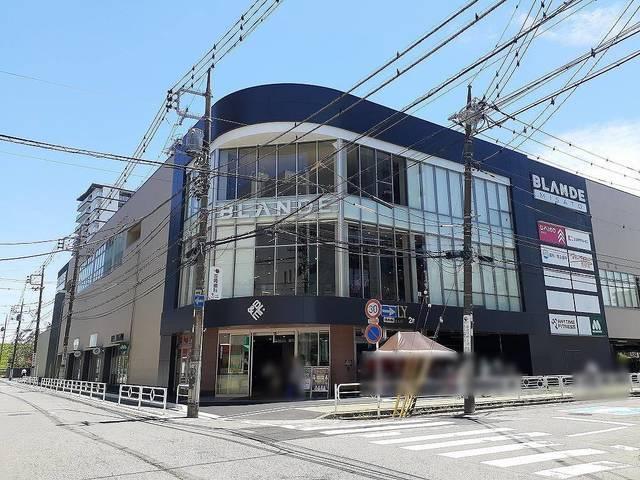 BLΛNDE三郷店：800m
